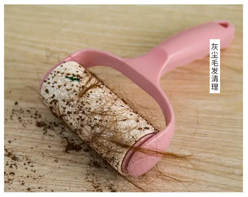 Pink pet hair roller with durable plastic handle, covered in pet hair and dirt, perfect for cleaning furniture and clothing.