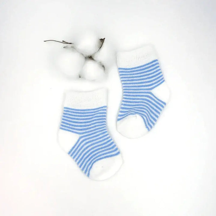 Blue striped baby socks with cotton, perfect for newborns aged 0-6 months, soft cotton material, gender-neutral baby accessory.