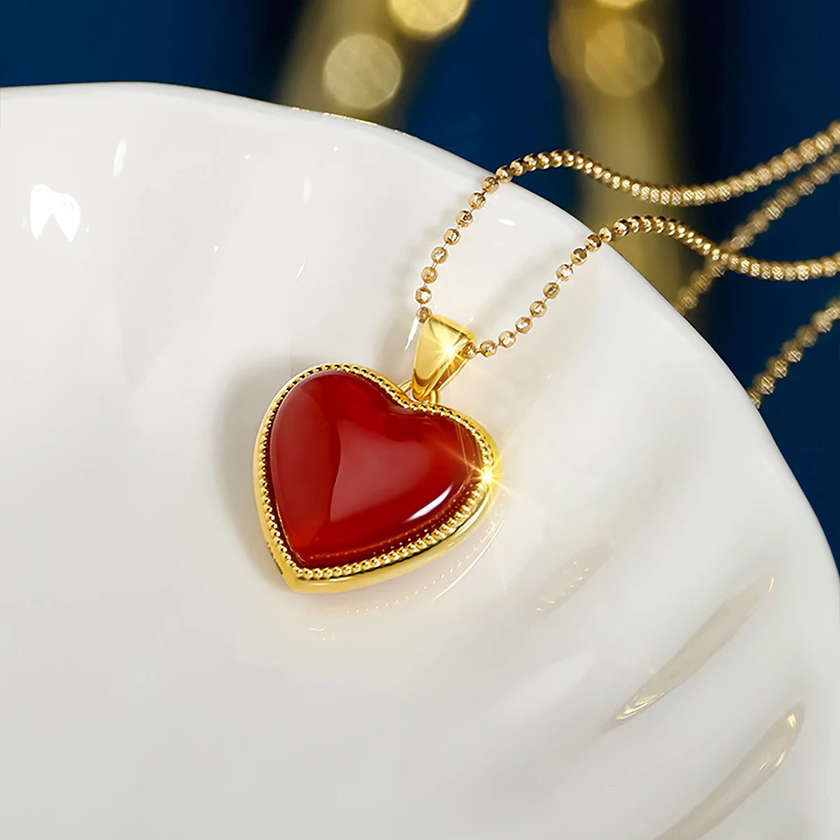 18k gold agate heart pendant